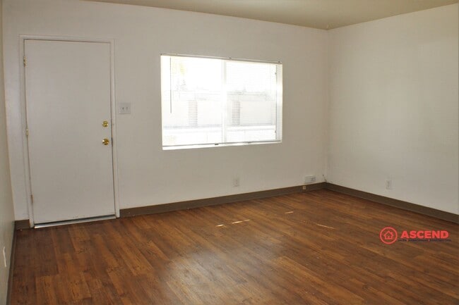 Building Photo - 615 Olive St