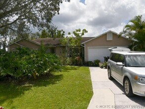Building Photo - 402 SW Lucero Dr