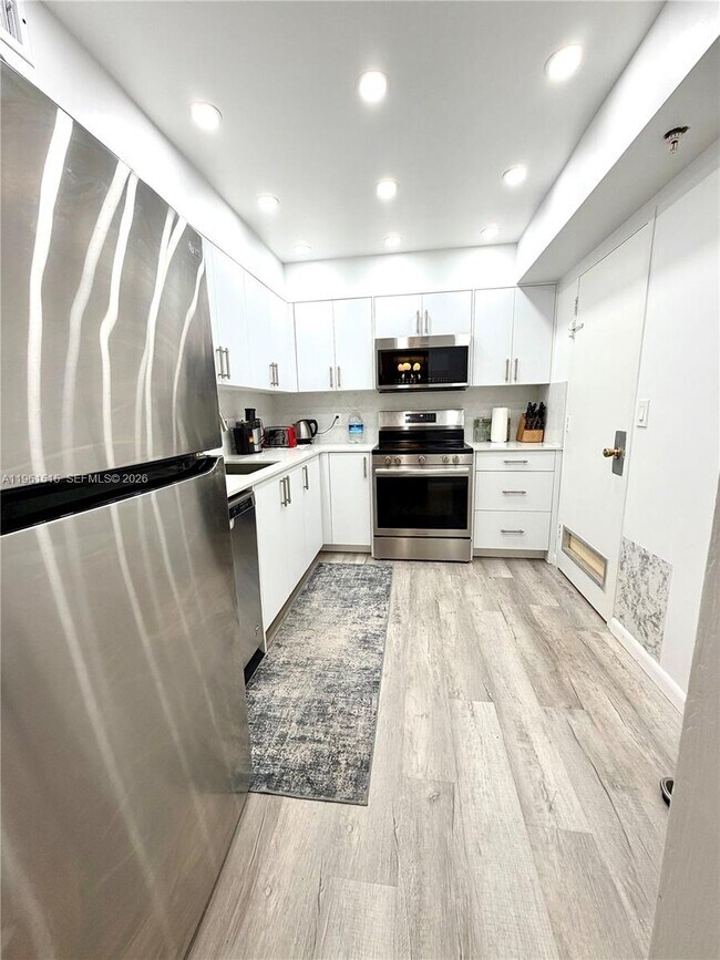 Foto del edificio - 400 Kings Point Dr