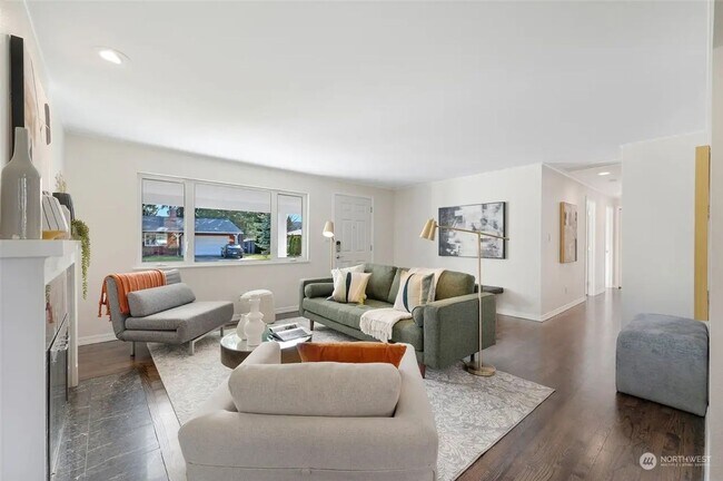 Building Photo - Beautiful Home in Newport Hills!! A/C!!