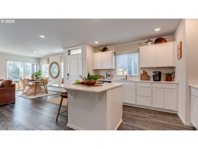 Foto del edificio - Beautiful NEW CONSTRUCTION Builder Model H...