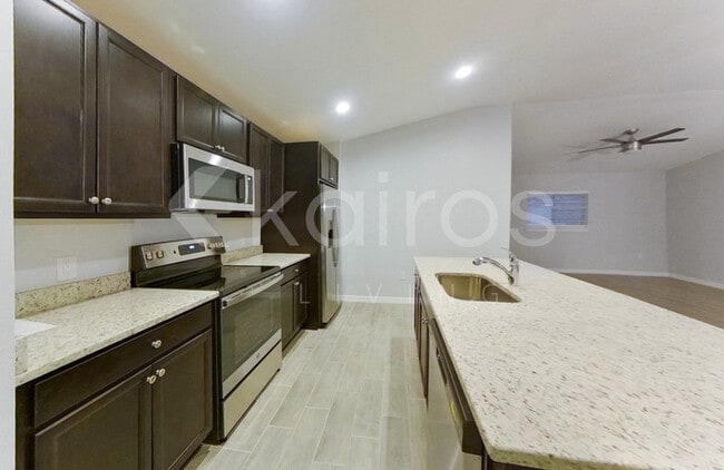 Building Photo - 227 Pennfield St