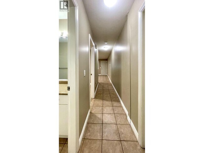 Photo du bâtiment - Ground Floor-80xx 17TH AVENUE