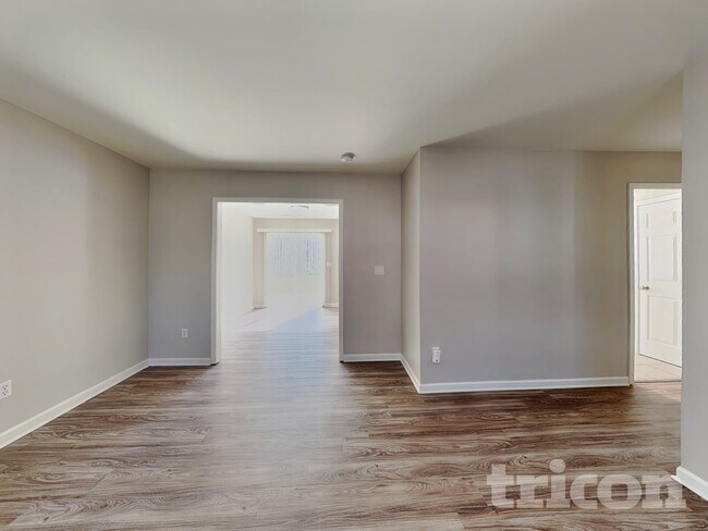 Foto del edificio - 5745 Henderson Oaks Dr
