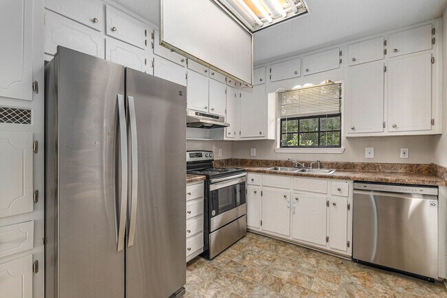 Building Photo - 5416 Saddle Ridge Ln