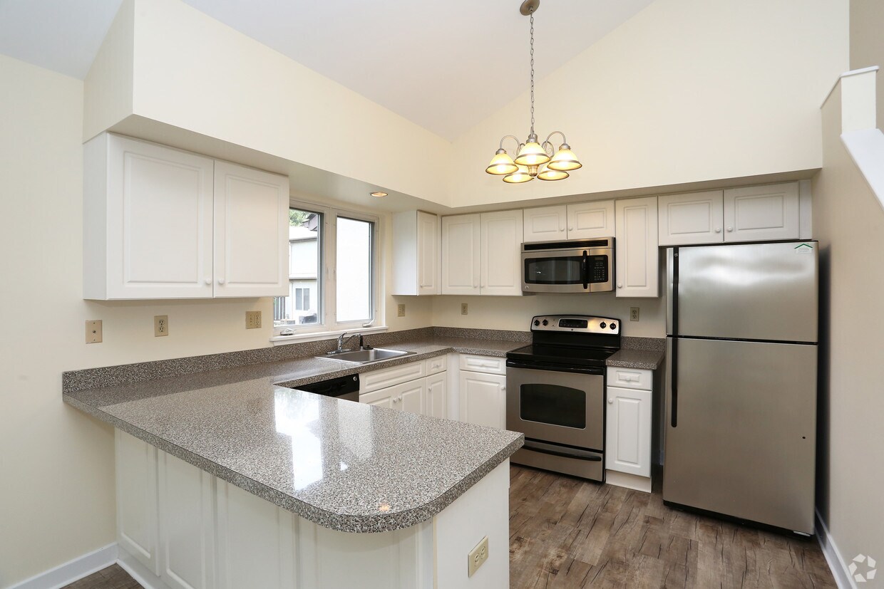 Foto principal - Rent in North Haven, convenient to everything!