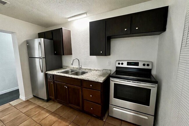 Foto del edificio - 4655 Cepeda St