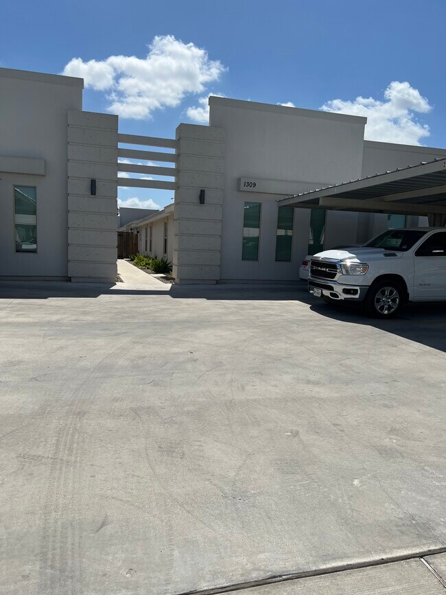 Foto del edificio - 1309 Alta Vista Dr