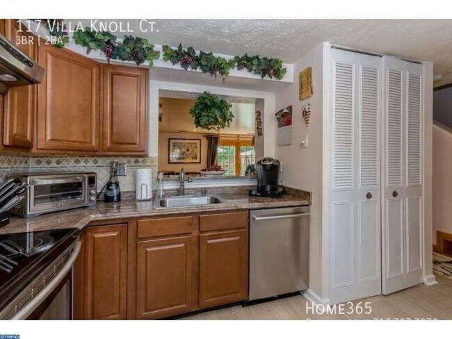 Building Photo - Beautifully Kept Townhouse for Rent