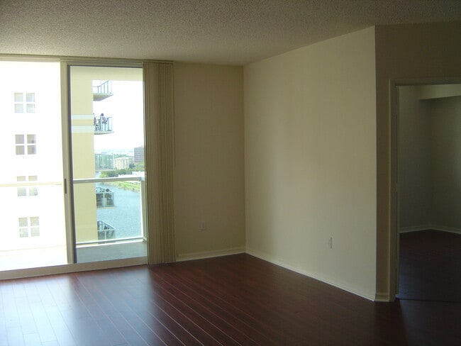 Foto del edificio - 5077 NW 7th St