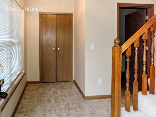 Building Photo - Two-story Townhouse w/big rooms, 2-car gar...
