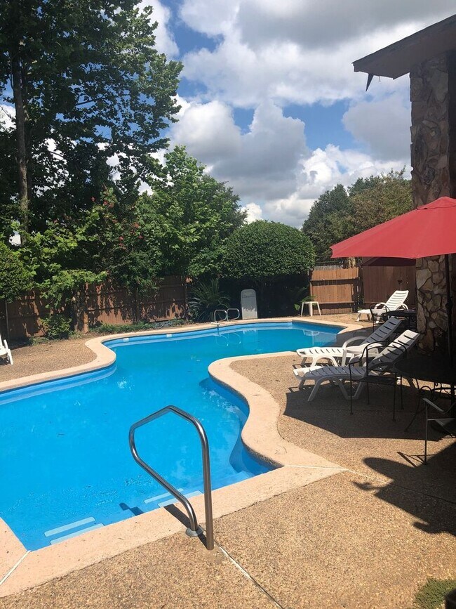 Foto del edificio - ** AVAILABLE NOW ** EASTWOOD ON THE BAYOU ...