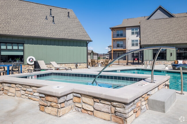 Hot Tub - Notch66 Luxury Apartment Homes