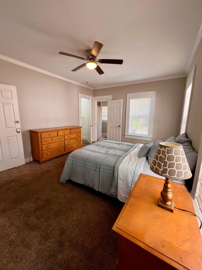 Private Bedroom - 2077 Cascade Rd SW