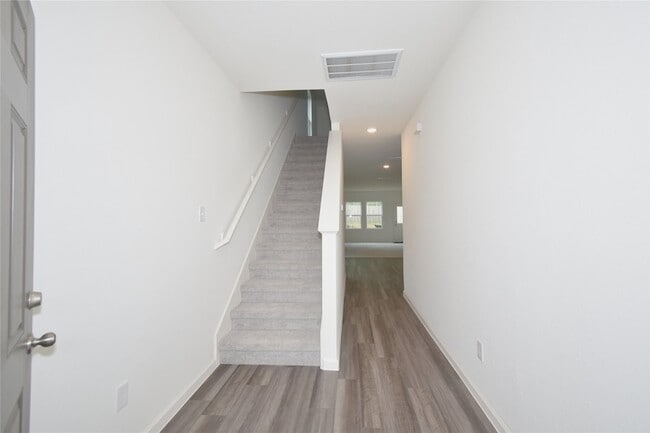 Building Photo - 15291 Abella Dr