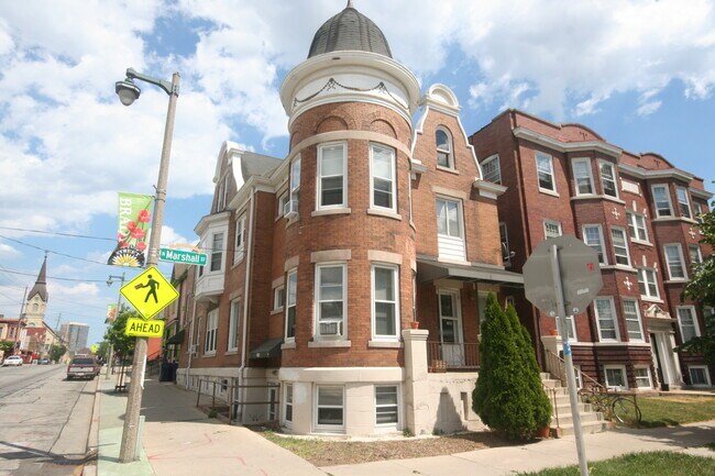 Building Photo - 905 E Brady St