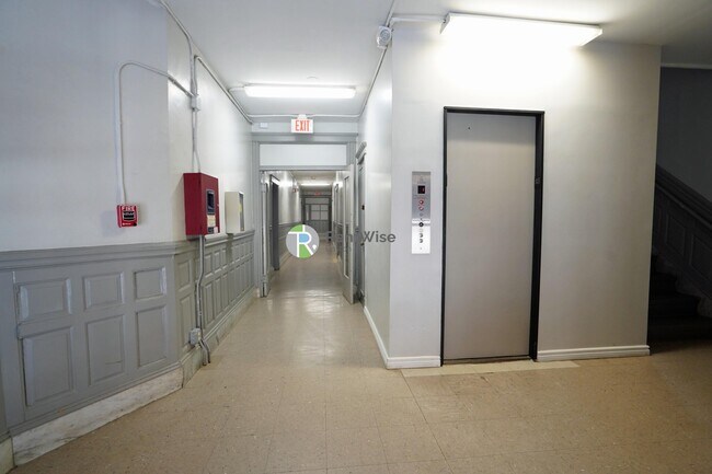 Foto del edificio - 10 Royce Rd