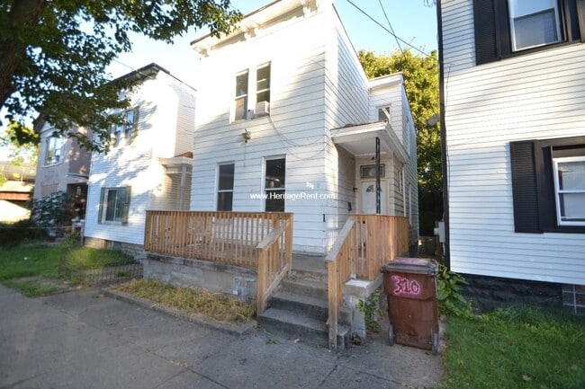 Building Photo - 310 E 16th St