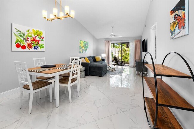 Foto del edificio - 3068 S Oakland Forest Dr