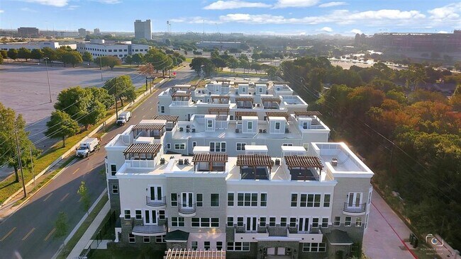Building Photo - 1211 Beaconsfield Lane