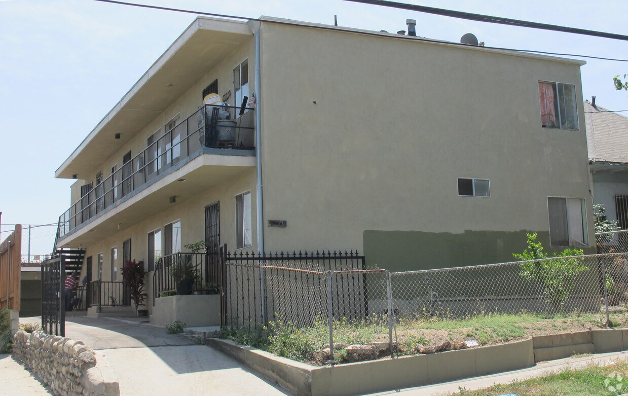 Foto principal - 1110 S Kenmore Ave