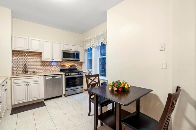 Foto del edificio - 282 Magnolia Ave