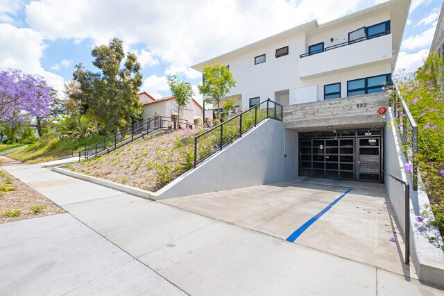 Building Photo - 822 S Plymouth Blvd