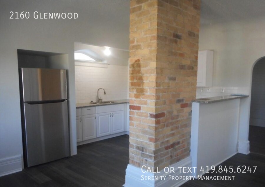 Building Photo - Coming Soon - Spacious Two Bedroom!