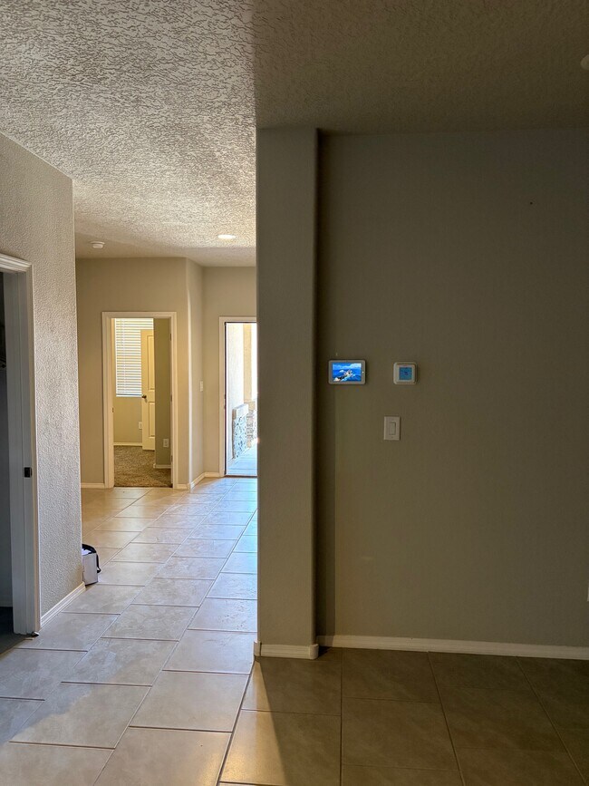 Foto del edificio - 2048 Hubbard St SE
