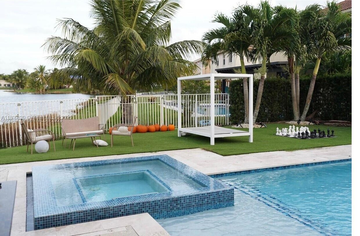 Foto principal - 465 SW 205th Ave