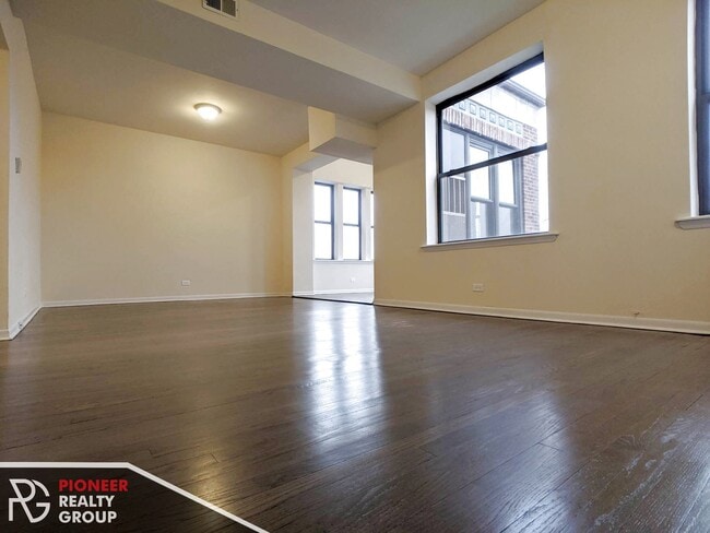 Building Photo - 3145 W Medill Ave