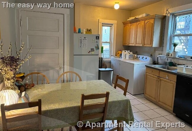 Photo - 183 College Ave Apartment