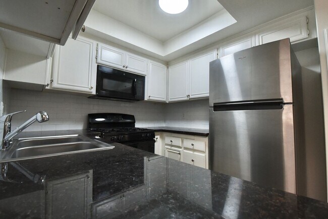 Foto del edificio - 5328 Riverton Ave