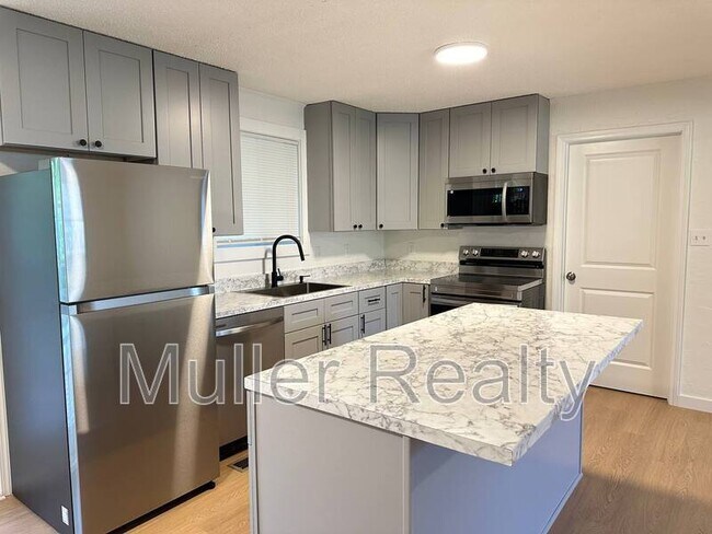 Building Photo - 7401 Meadowbrook Cir
