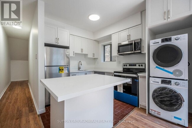 Building Photo - 1969 Queen St E