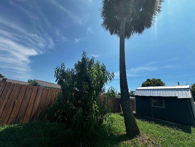 Foto del edificio - 112 Woodlawn Dr