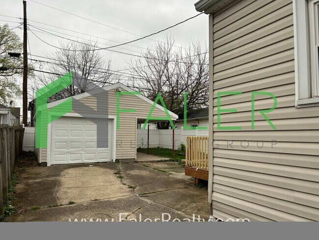 Building Photo - Charming Cape Cod - 4 bedrooms!