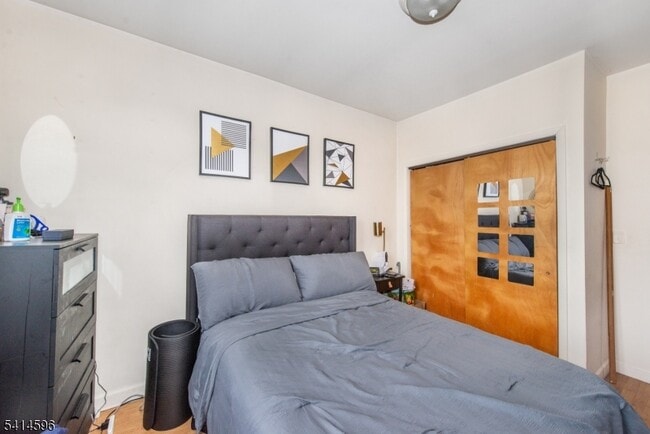 Foto del edificio - 245 Lakeview Ave