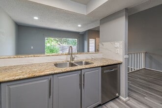Building Photo - 12663 Wellington Park Dr