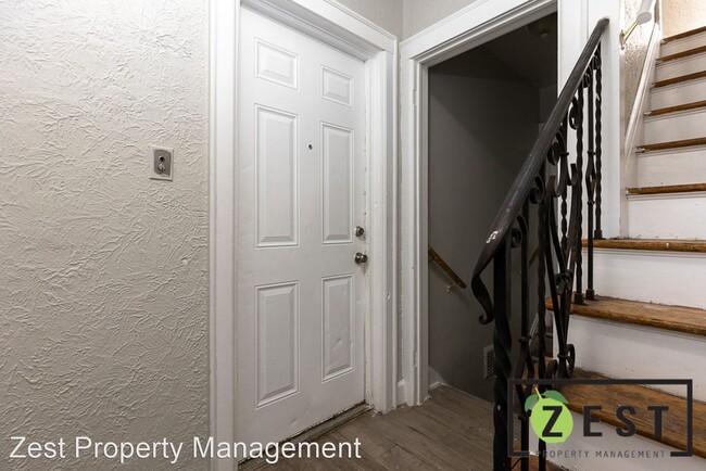 Building Photo - 2 br, 1 bath Apartment - 16832 - 16834 San...