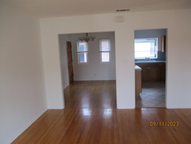 Foto del edificio - 4400 Overland Ave
