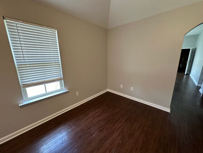 Foto del edificio - 1307 Larkin Ave