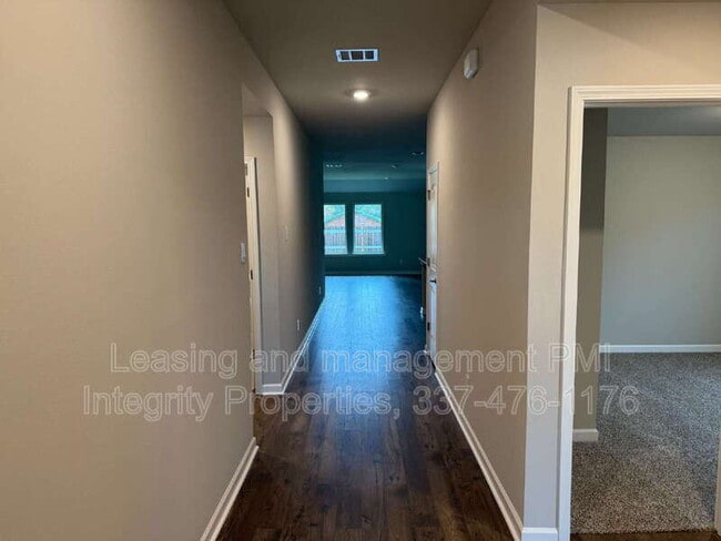 Building Photo - 325 White Pine Dr