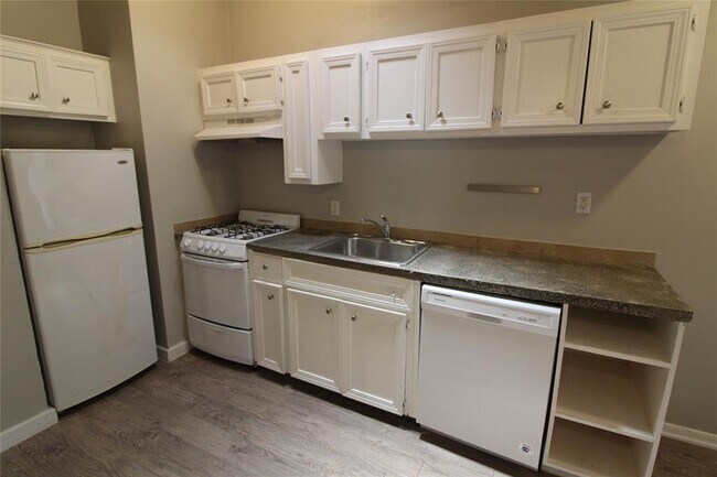 Foto del edificio - 300 Franklin Blvd