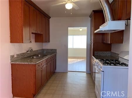 Foto del edificio - 8839 Elm Ave