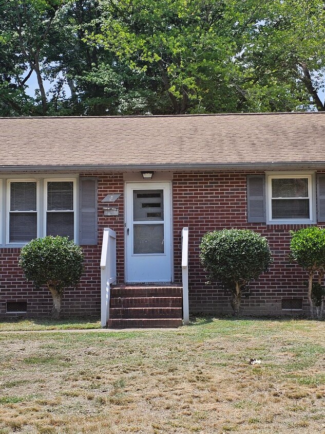 Primary Photo - 5 Lynn Dr