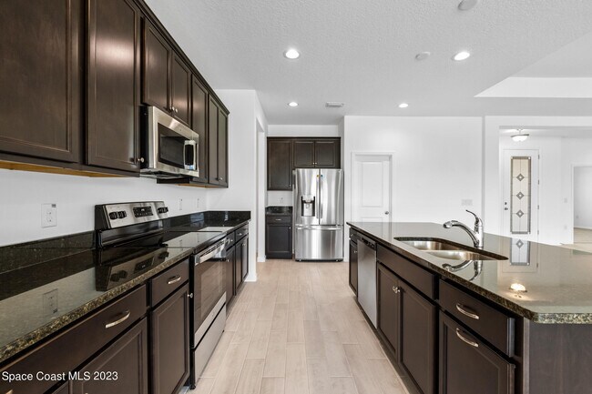 Foto del edificio - 285 Loymer Cir