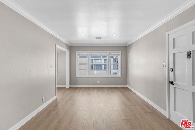 Foto del edificio - 1/2 W Olympic Blvd