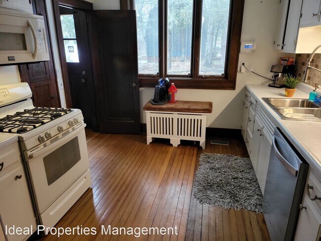 Building Photo - 3 br, 1.5 bath House - 1623 W Outer Park D...