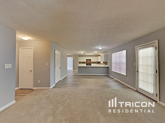 Building Photo - 915 Shadow Lake Dr